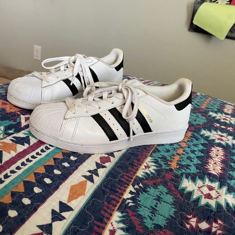 White Adidas superstars